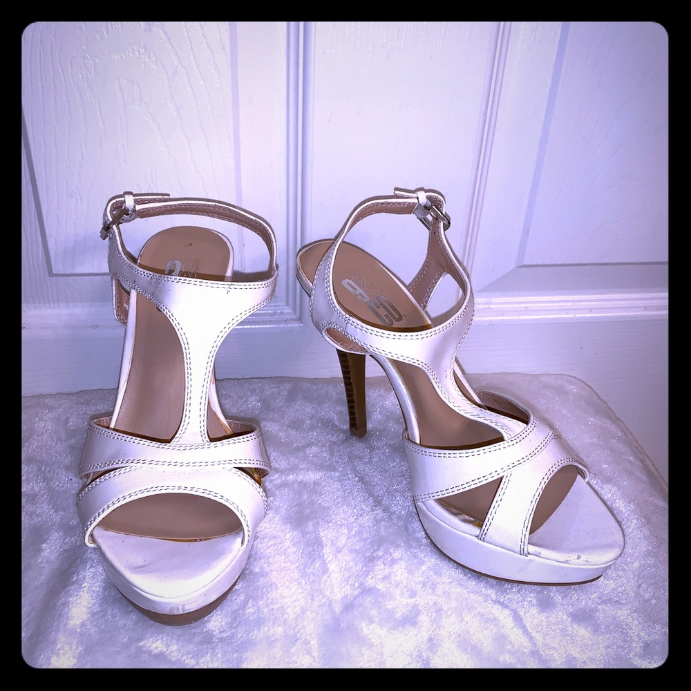 Nine & Co brand, cream sandal